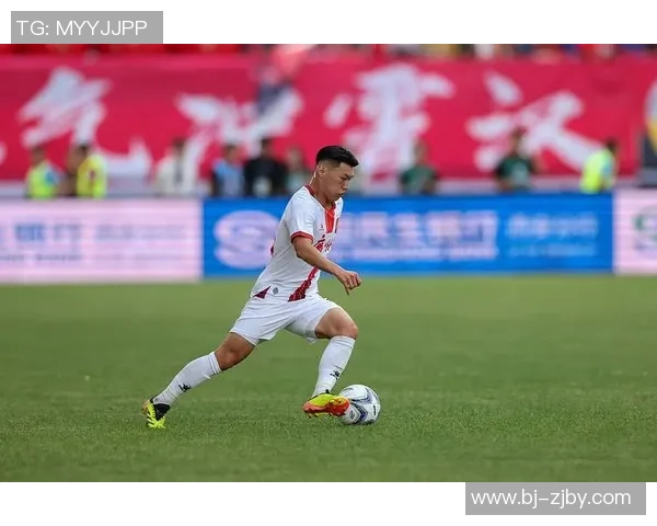 广州足球队在最新足球状态排行榜中荣获第三名展现强劲实力与潜力